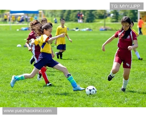 踢足球的乐趣在于团队合作与个人成长的完美结合